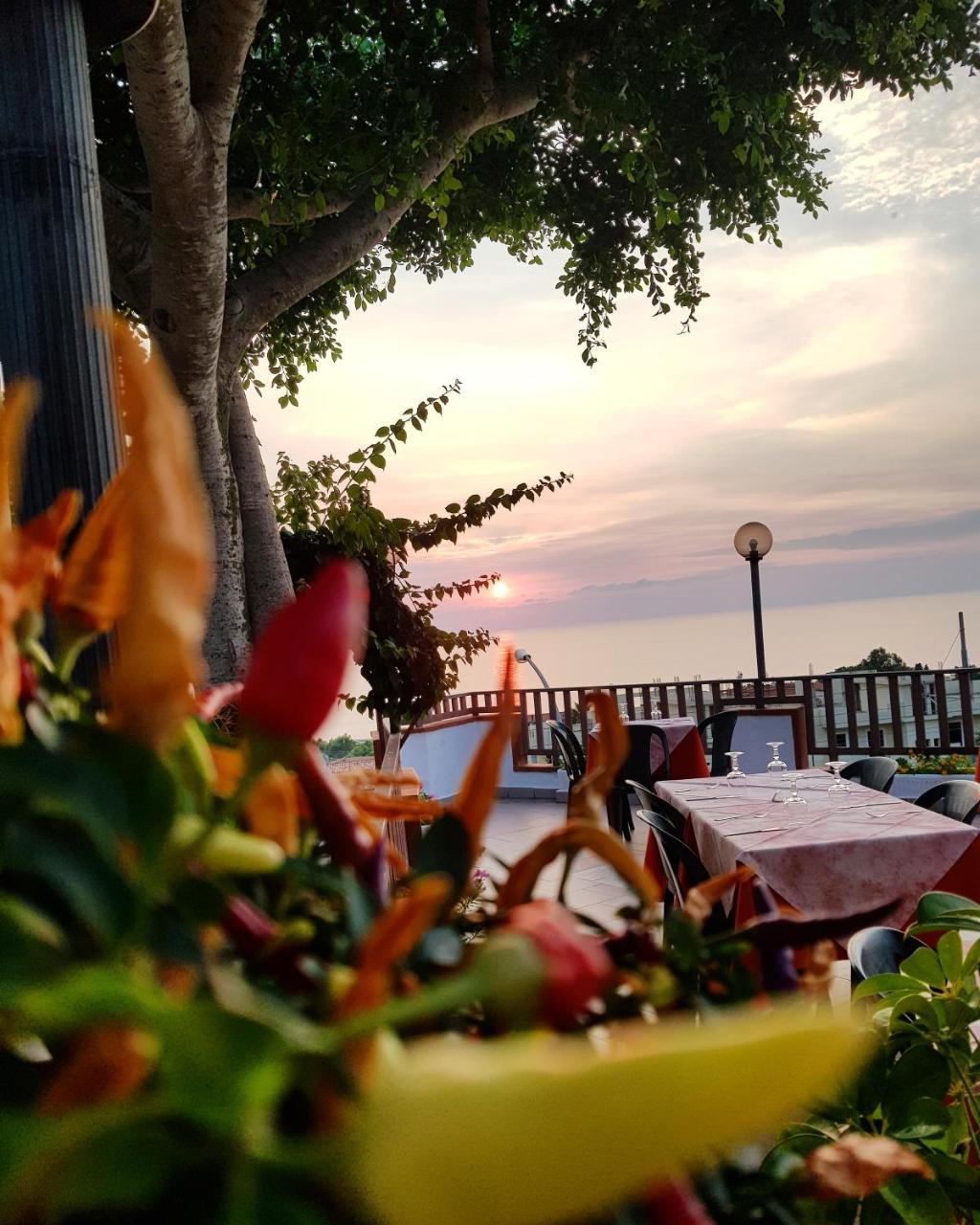 Bed and Breakfast San Carlo - Terrazzo Sul Mare Con Ristorante E Pizzeria Zambrone Zewnętrze zdjęcie